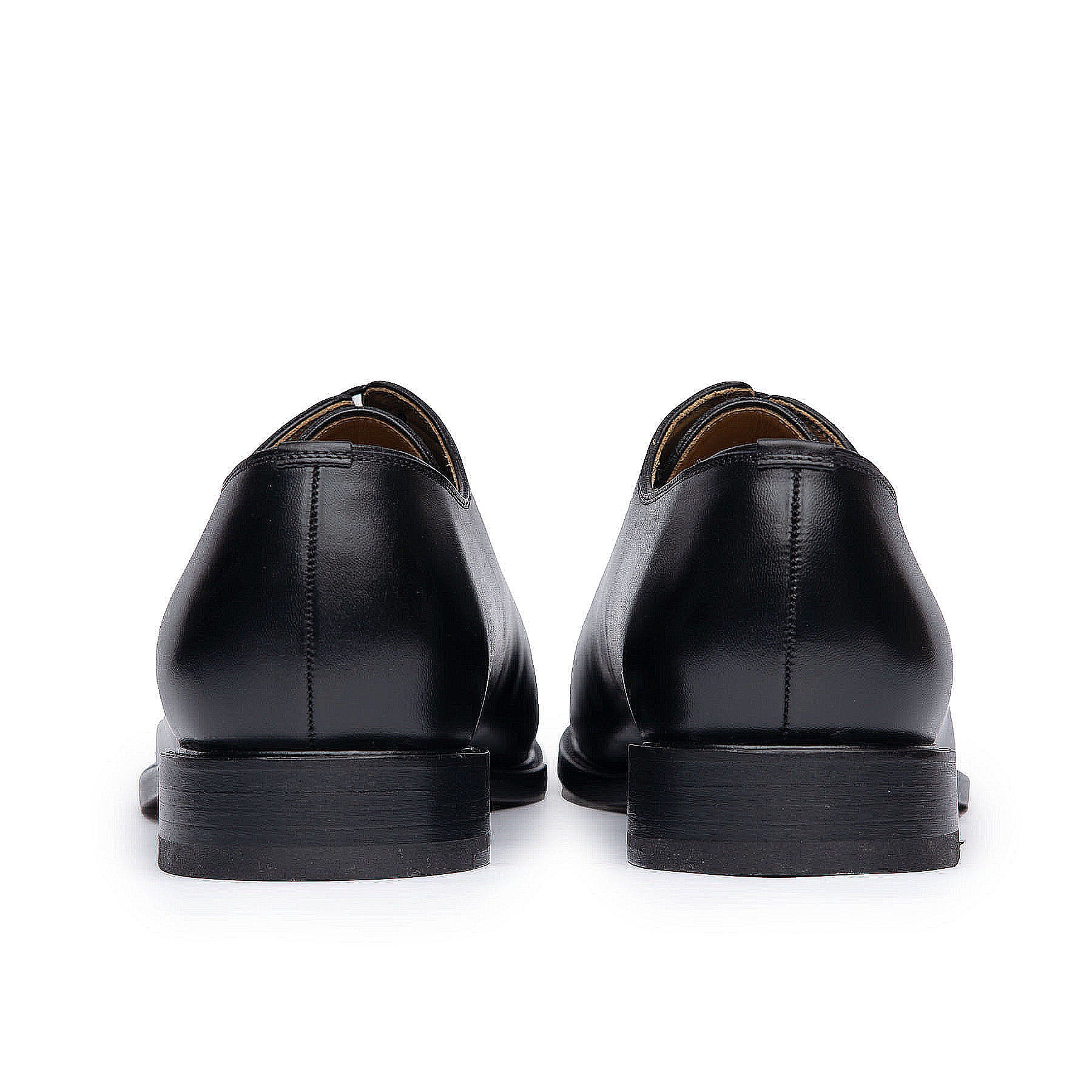 Dress shoes for mens suits with wholecut design made in Portugal using full grain calfskin leather