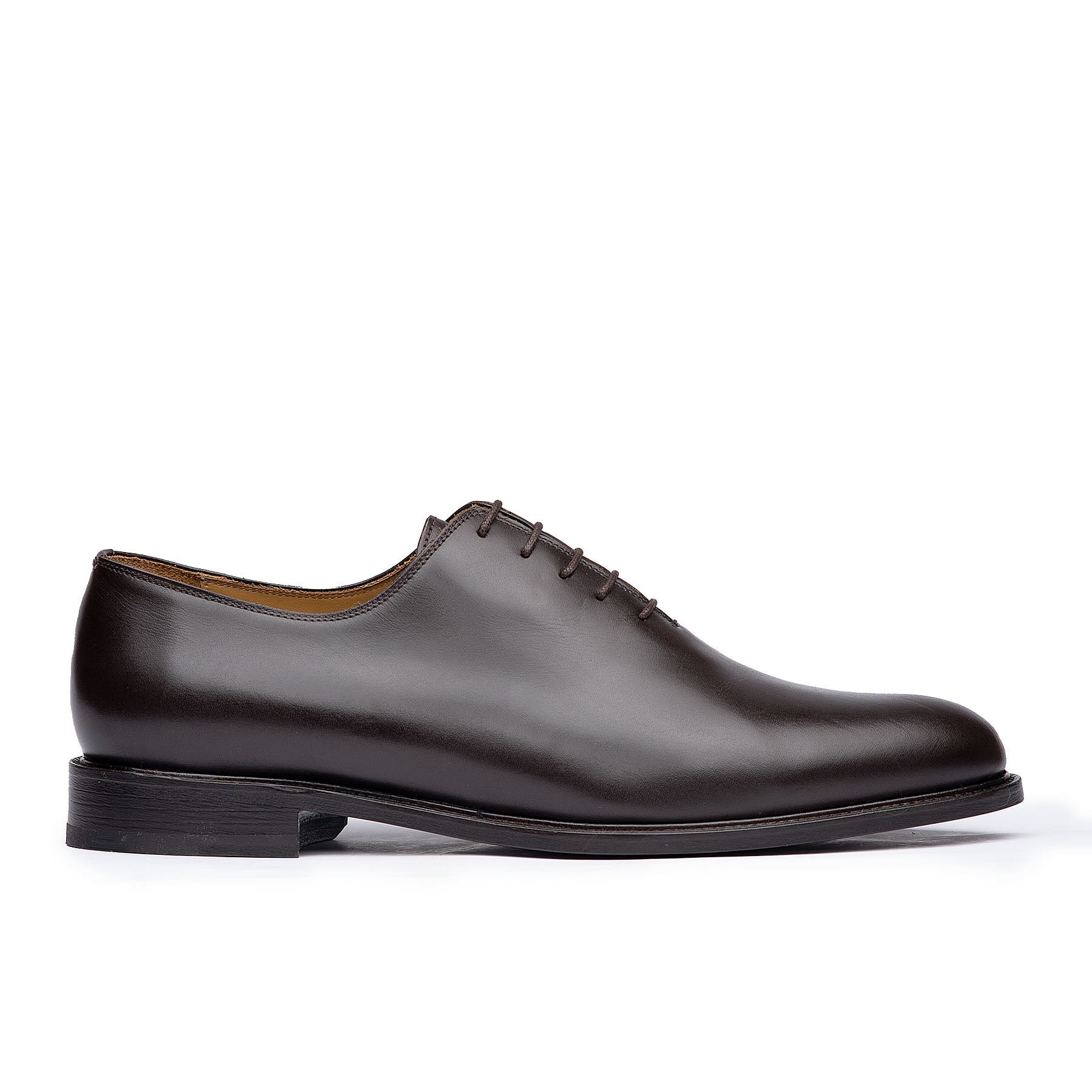 Dark brown oxford shoes with wholecut design are ideal for both formal and casual outfits