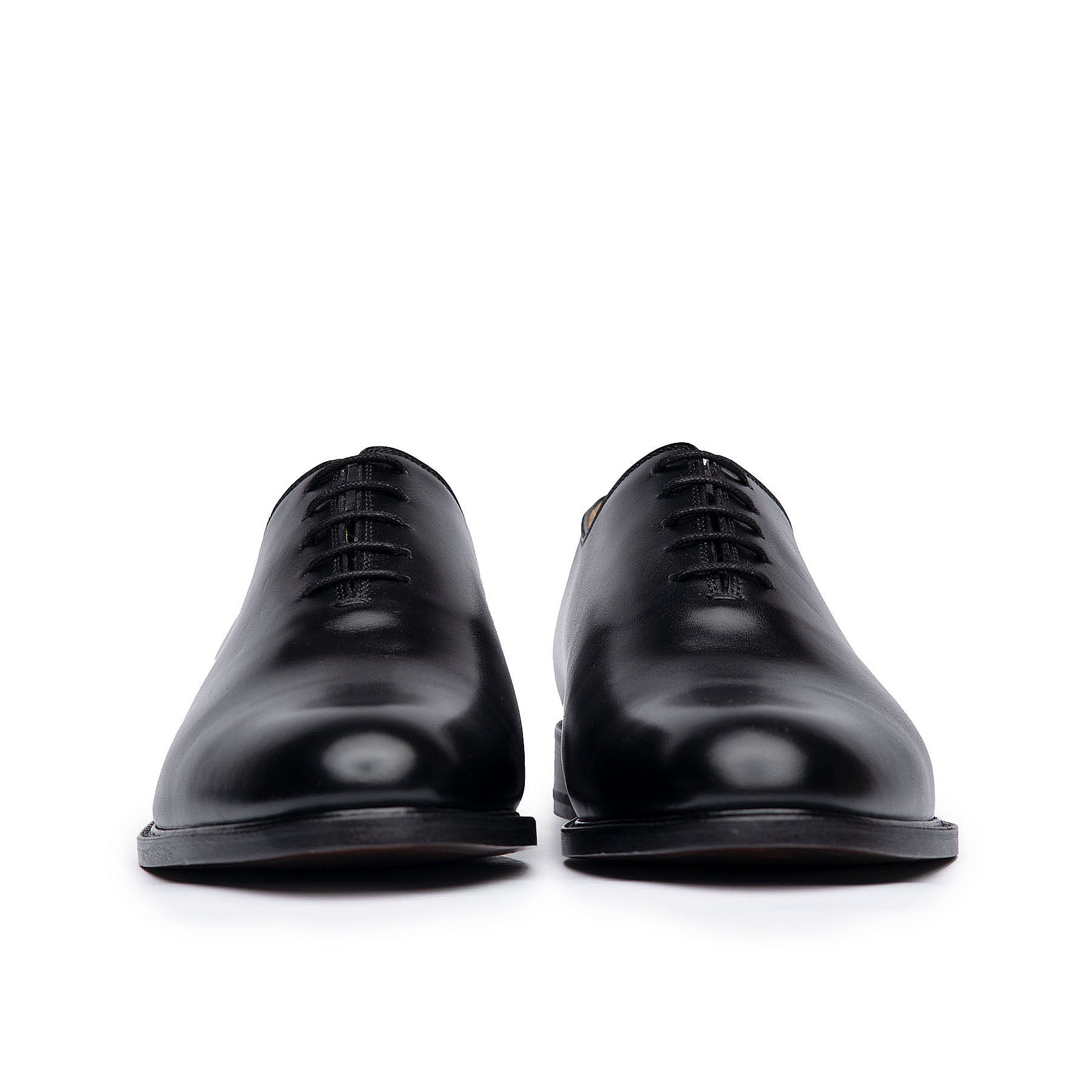 Mens black oxfords shoes with single piece of leather. Crafted for all formal and professional events