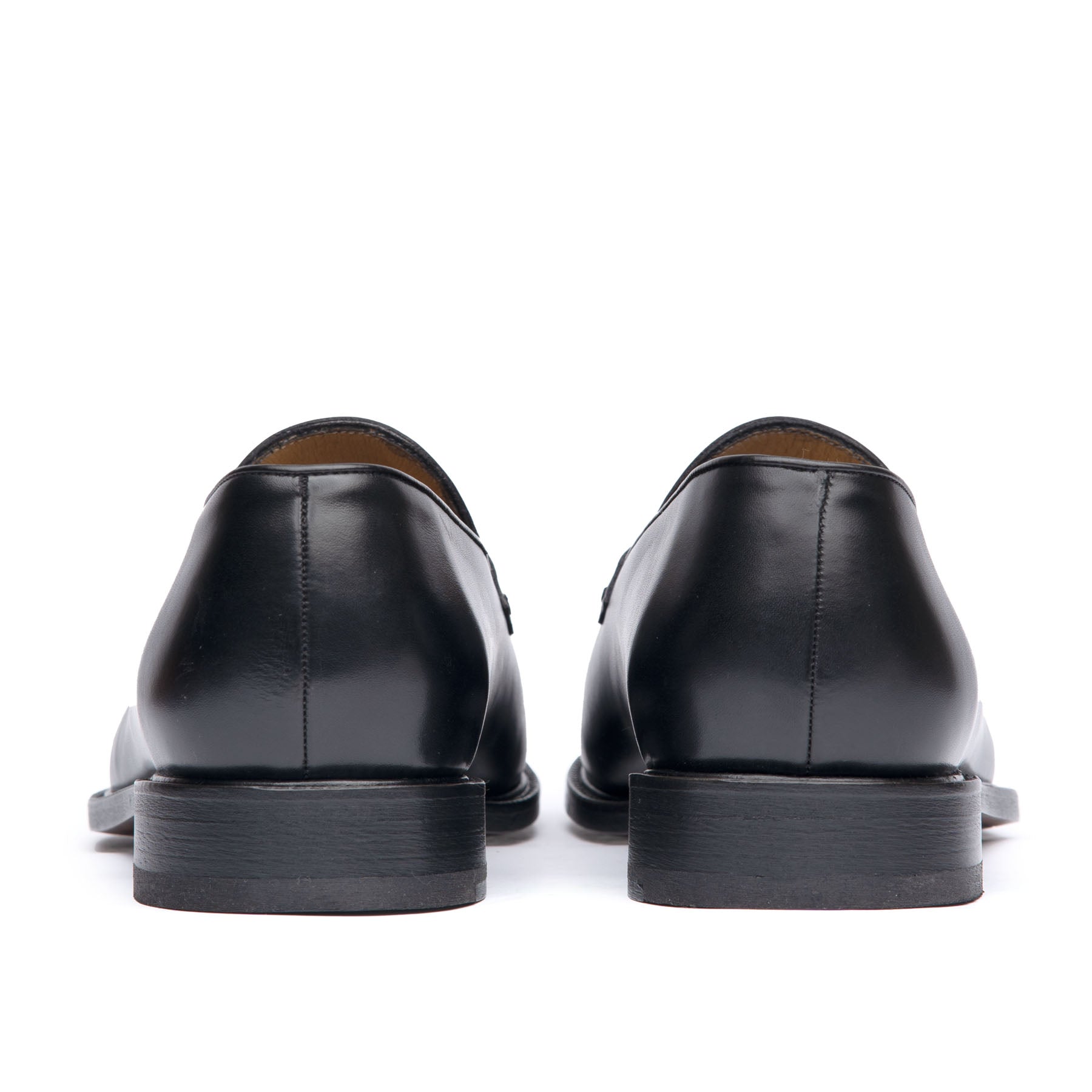 Mens tassel loafer in black leather with stacked leather heel