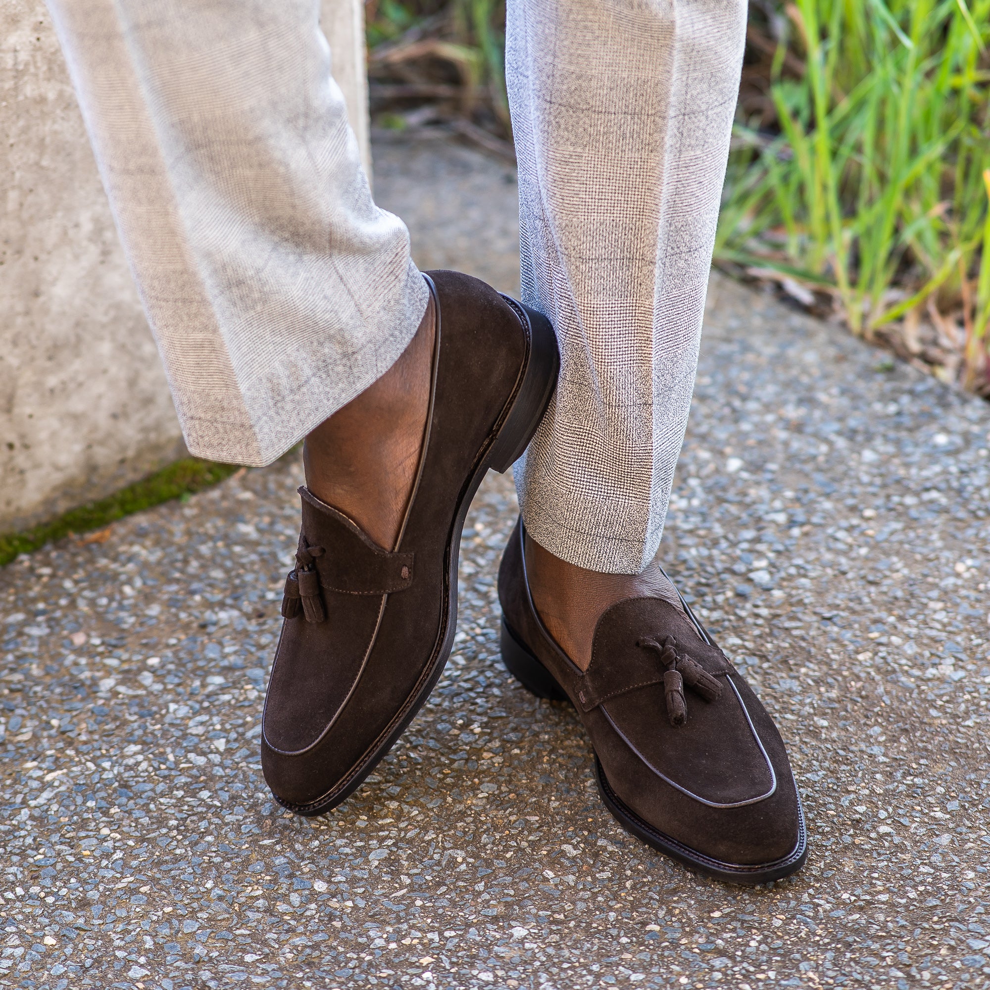 Tassel loafer in brown suede worn without socks