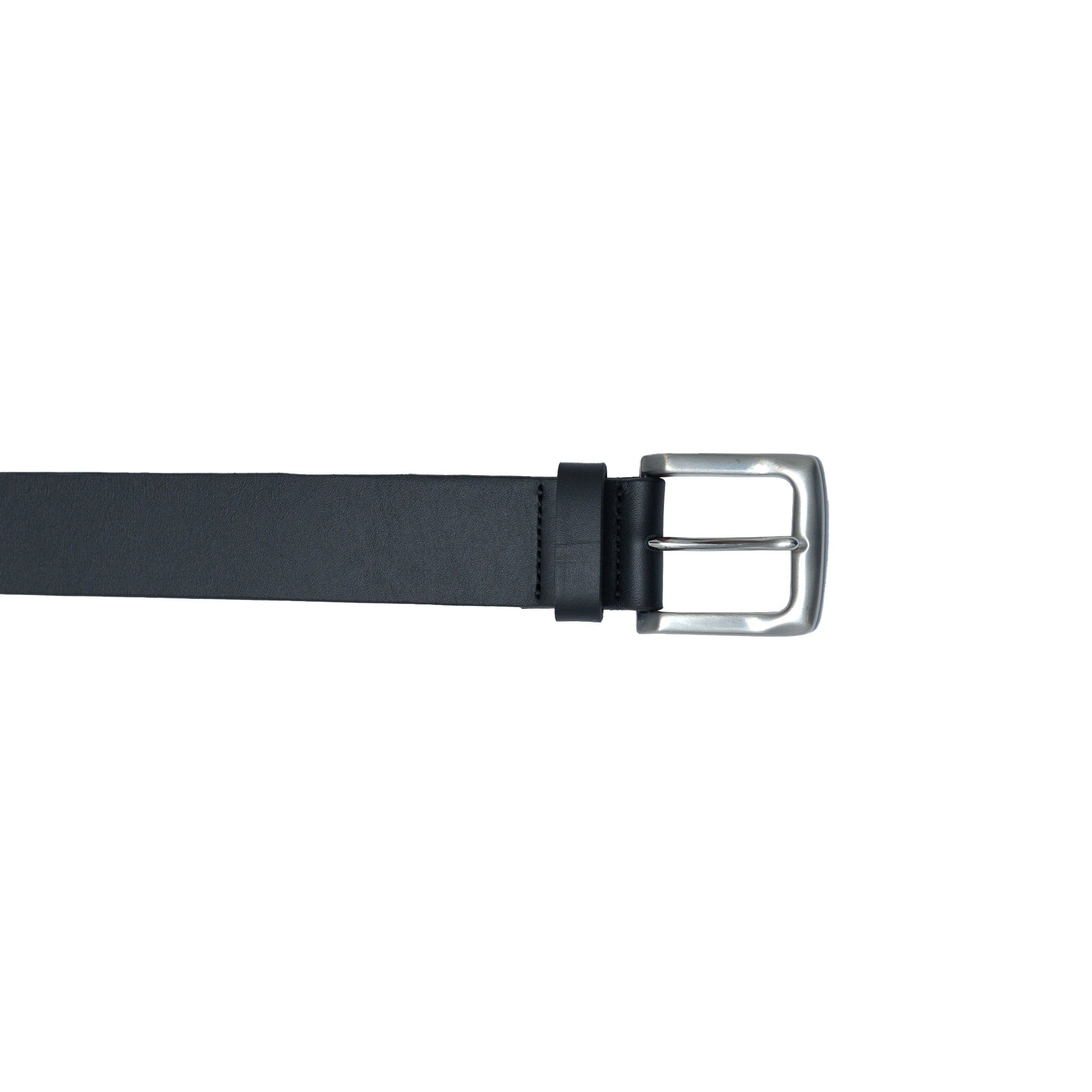 Durable men’s casual belt. Perfect with denim, chinos, or relaxed weekend outfits.
