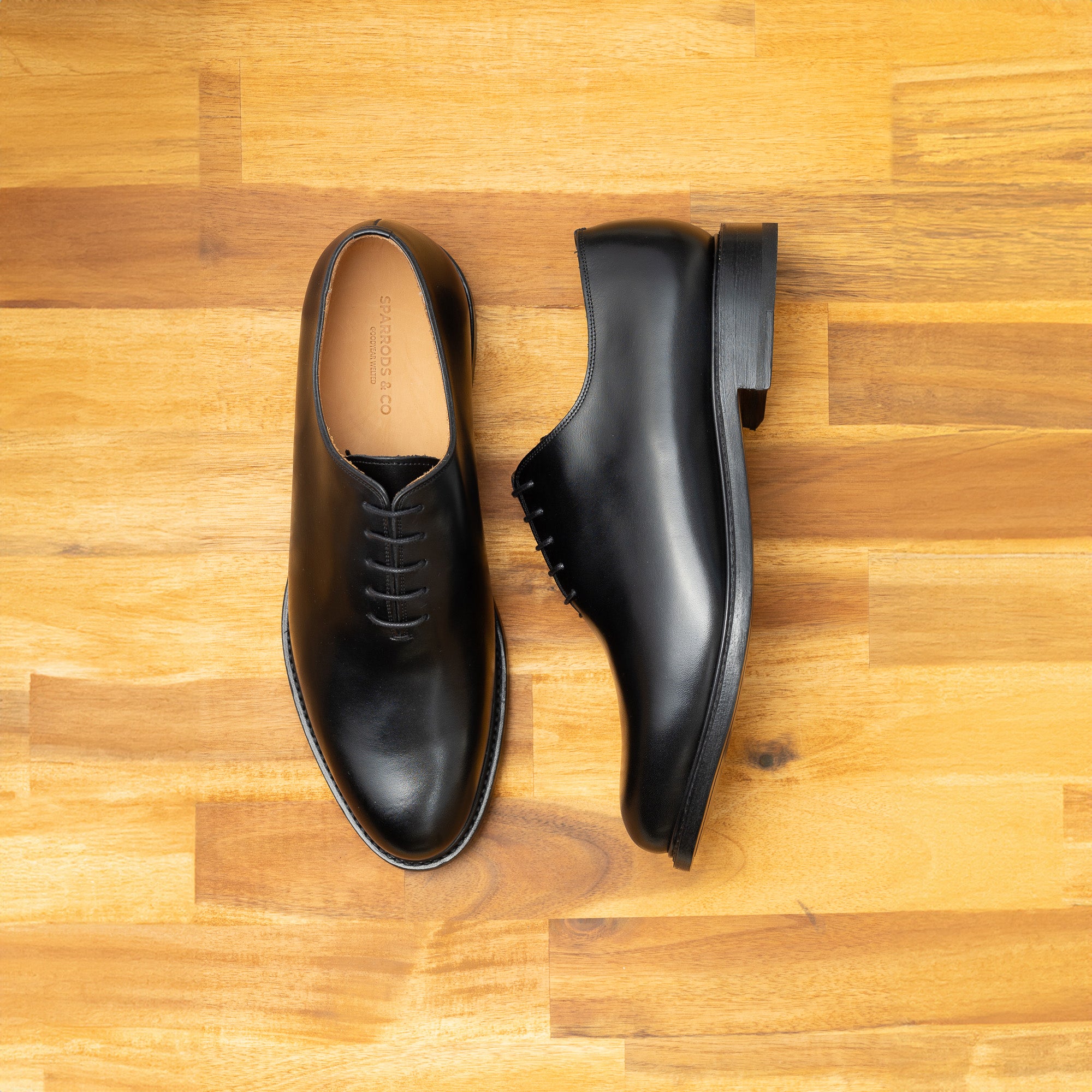 Oxford wholecut is the most common mens suit shoes for formal wear