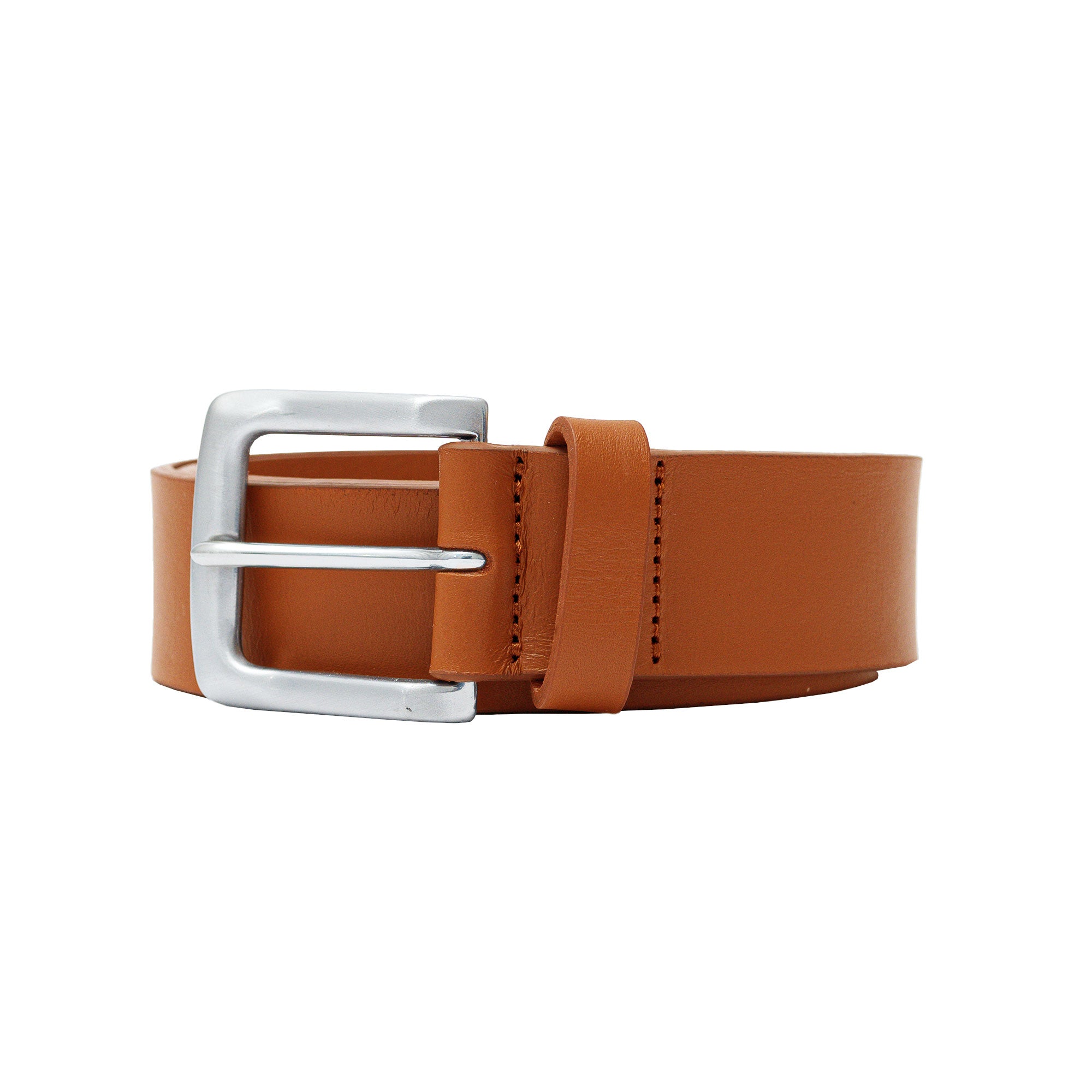 Crafted in Spain, men’s tan belt made from solid leather. Ideal for casual smart outfits.
