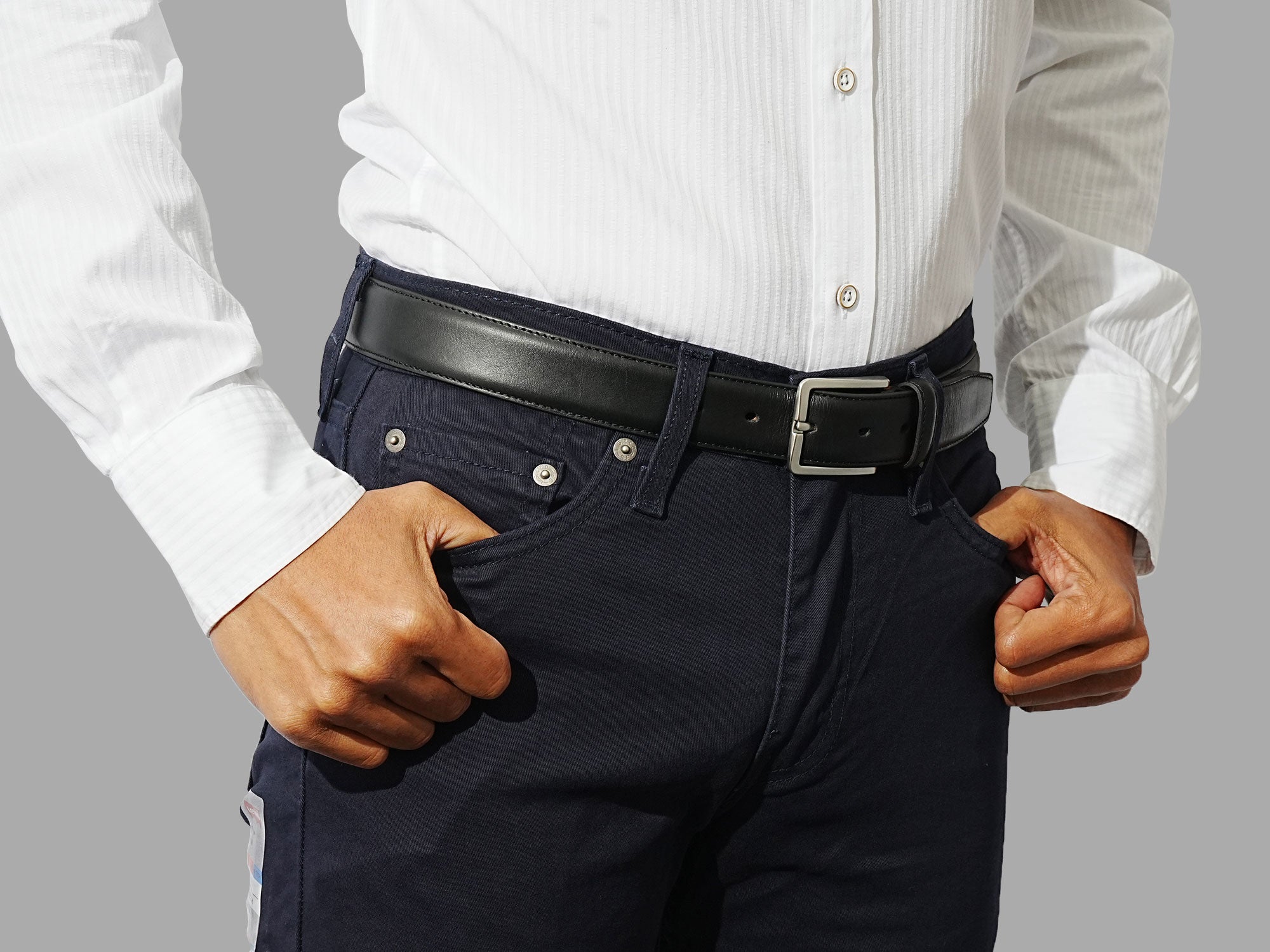 Mens black leather belt with solid buckles made in Spain. Works with chinos, suits, and formal wear.