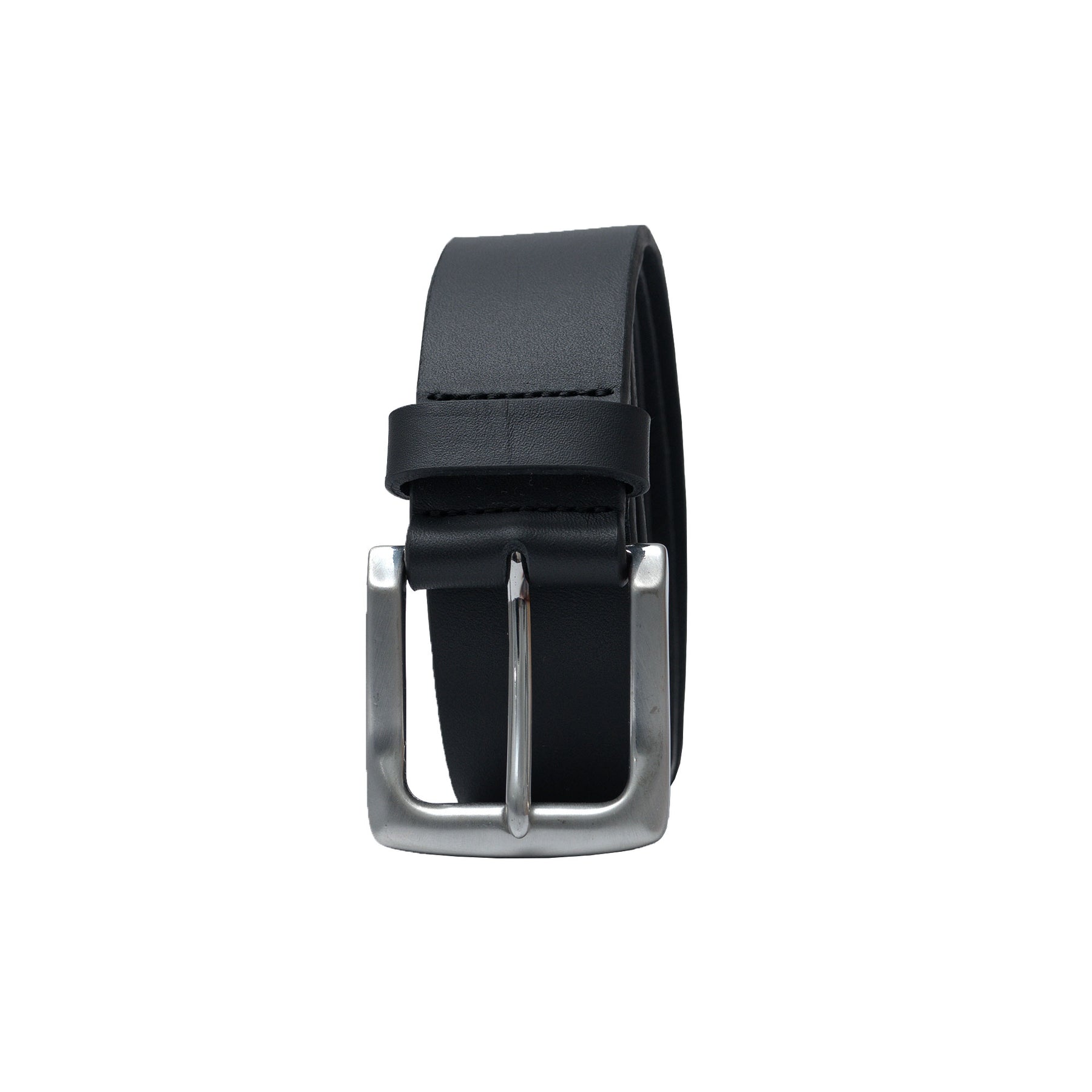 Everyday men’s leather belt for jeans. Sleek, versatile, and long-lasting.
