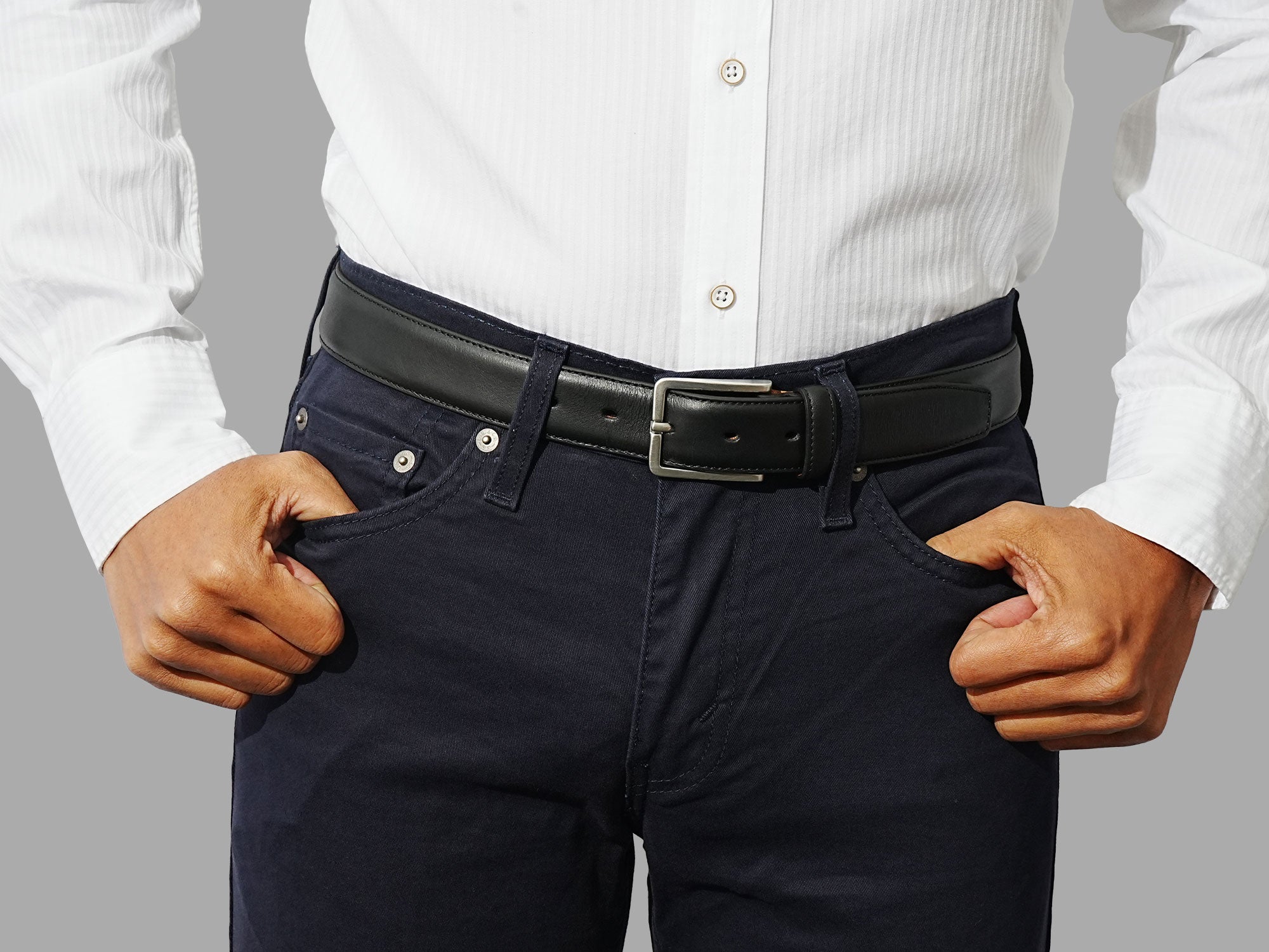 Men’s black leather belt with solid buckles. Perfect fit for office looks and wedding ensembles.