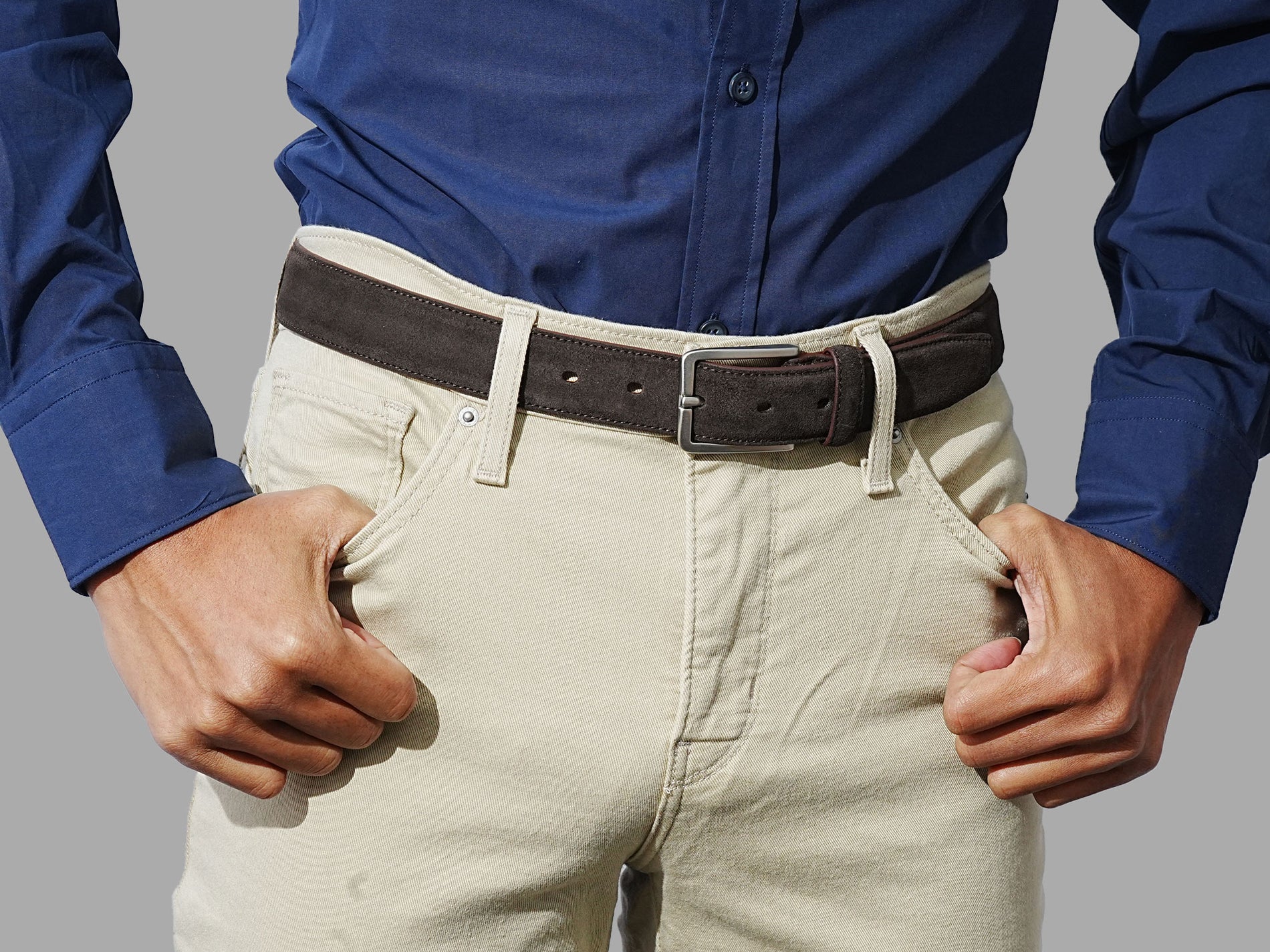 Suede belt for men. The perfect finishing touch for a sharp look.