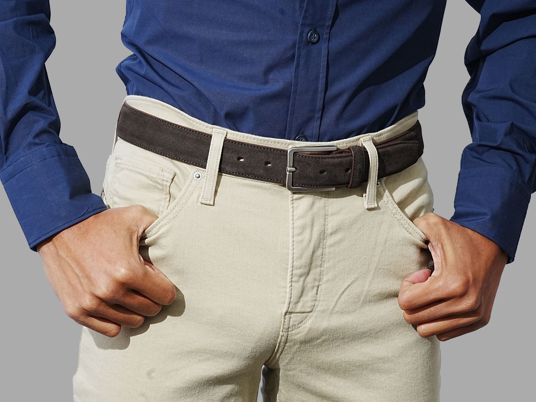 Suede belt for men. The perfect finishing touch for a sharp look.