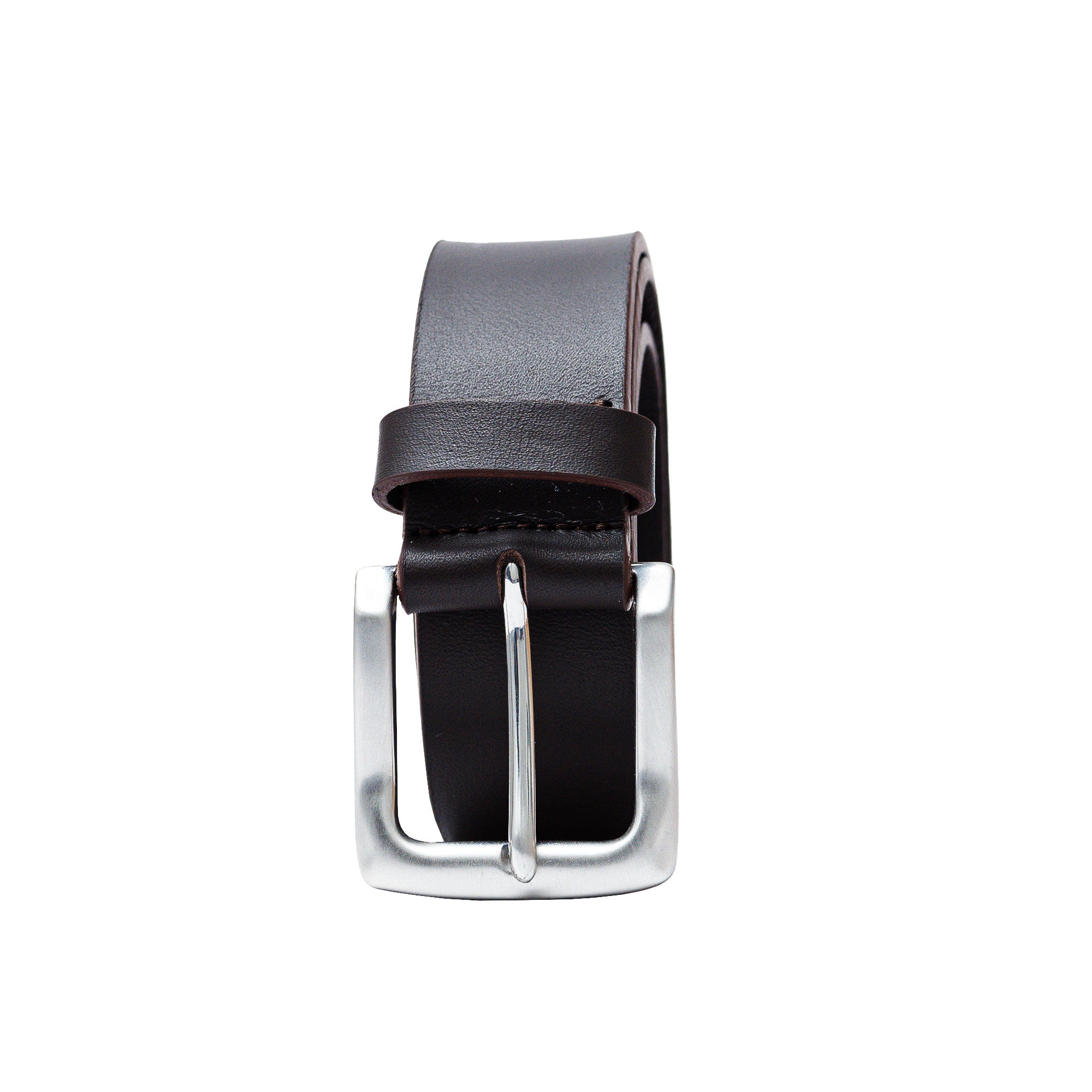 Everyday men’s brown belt. Pair it with chinos, denim, or laid-back weekend attire.