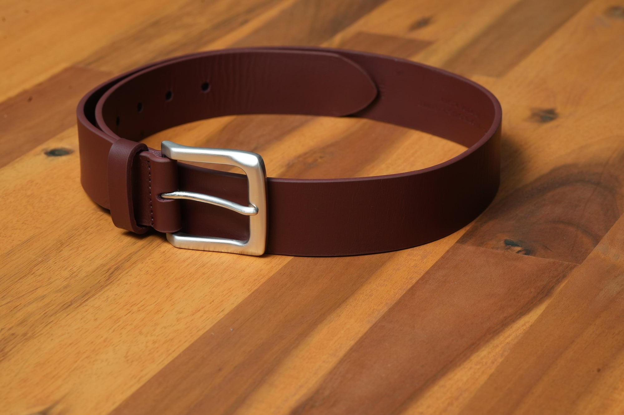 Burgundy leather belt for men. A bold choice to wear with your jeans and casual slacks.