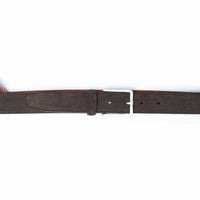 Your new go-to belt for men. Suede for a smart casual look. Perfect with slim-fit trousers.