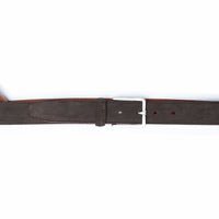 Your new go-to belt for men. Suede for a smart casual look. Perfect with slim-fit trousers.