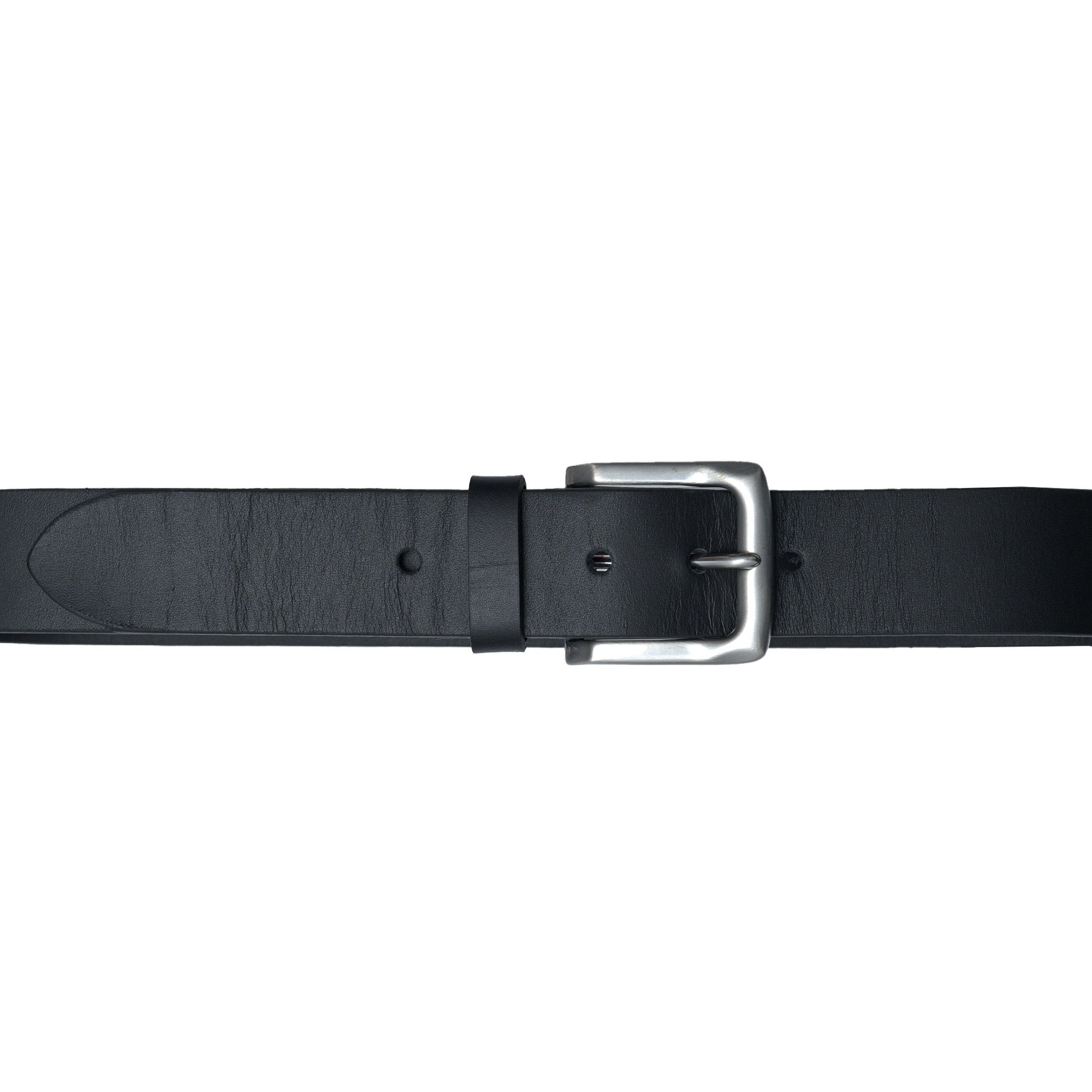 Durable men’s casual belt. Pair with chinos, denim, or weekend casual attire.