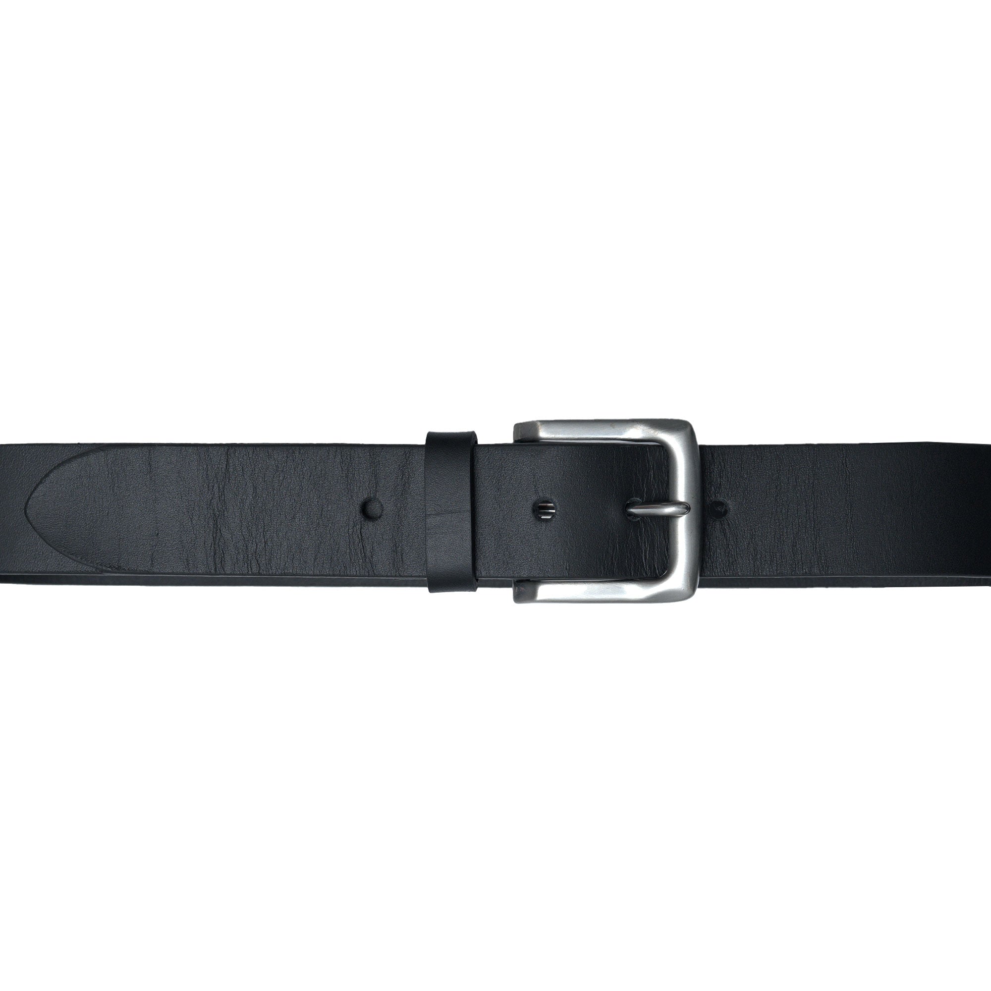 Durable men’s casual belt. Pair with chinos, denim, or weekend casual attire.