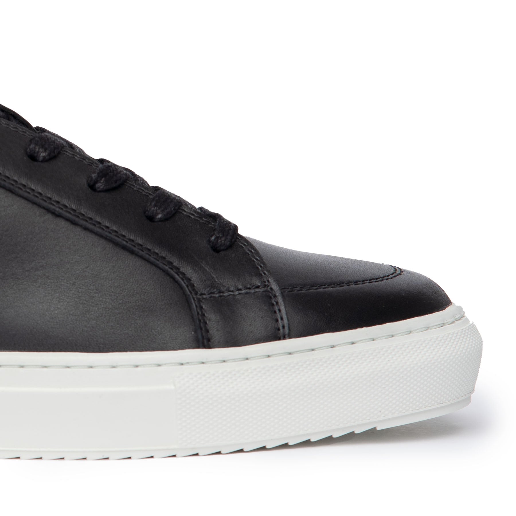 The Vin low top, best men sneakers with flexible moccasin construction with handstitched details