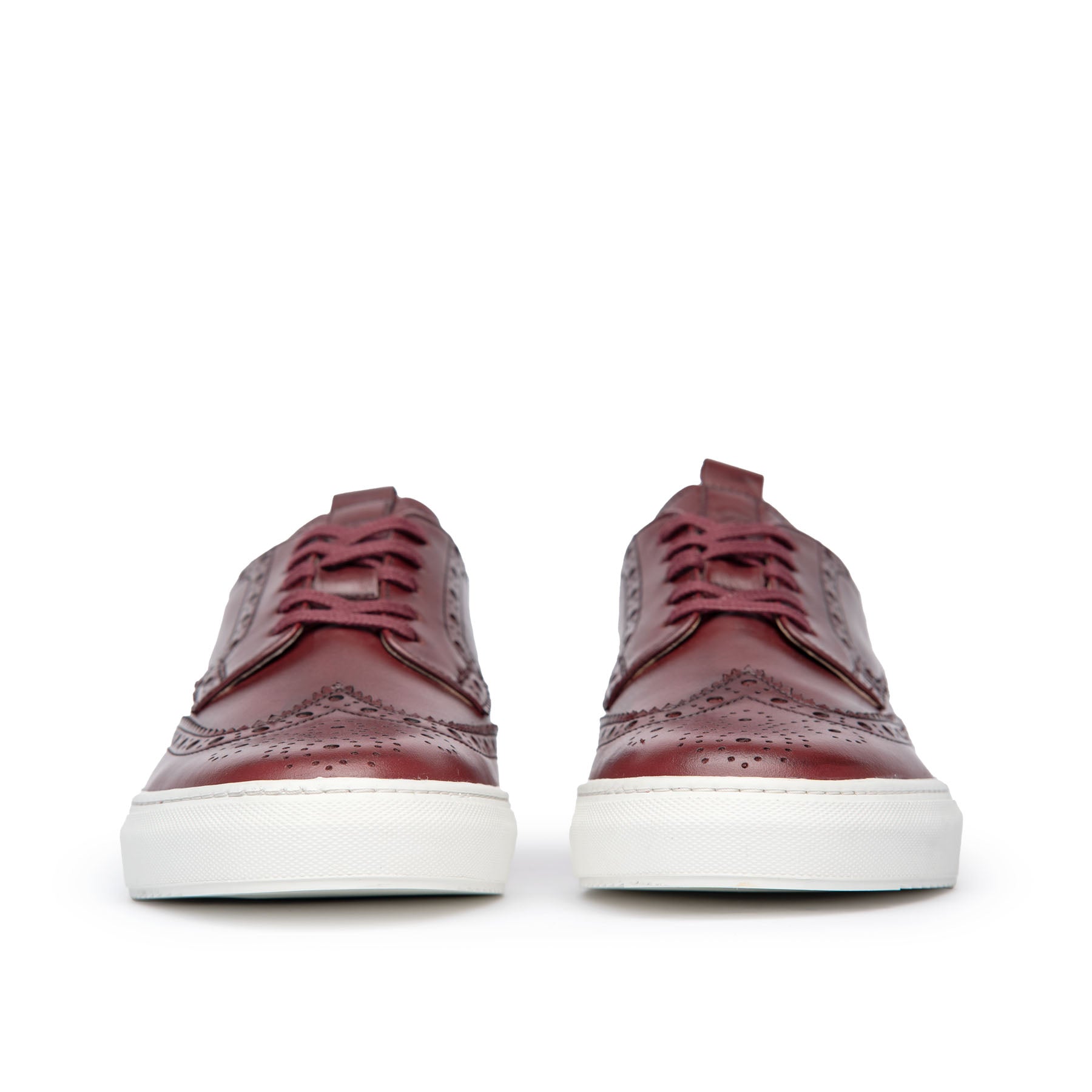 The Explorer low top sneakers in burgundy with medallion on the round toe