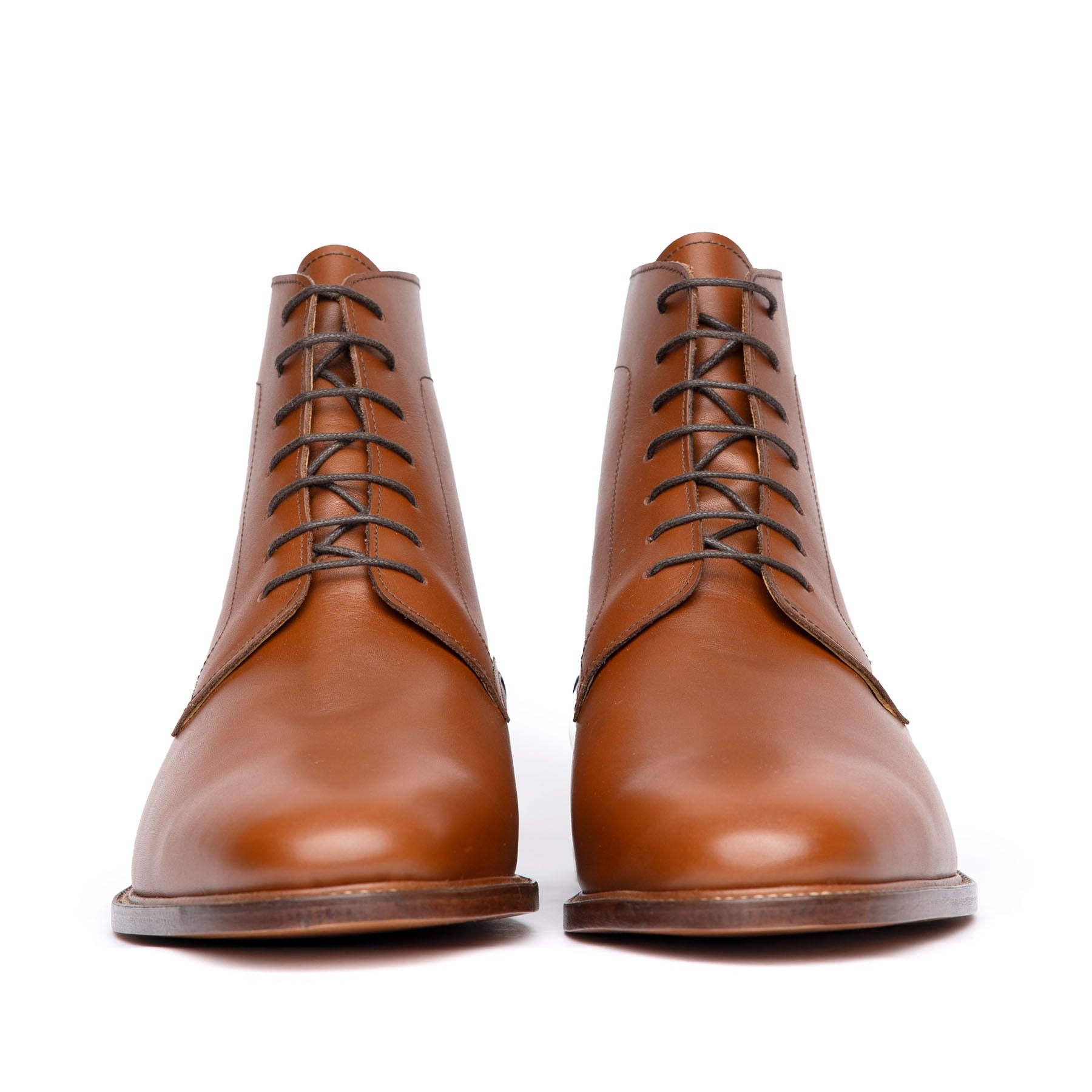 The Kingsman high quality men’s lace up boot in light tan with round toe and beautiful patina at the toe cap