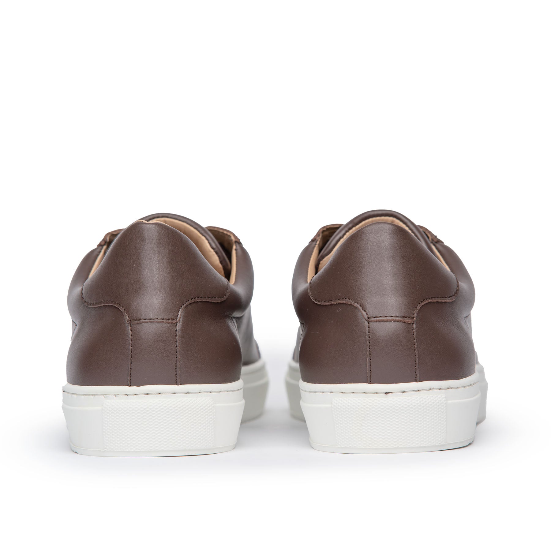 Men’s low top trainers, the Vin in espresso leather, with flat rubber heel 