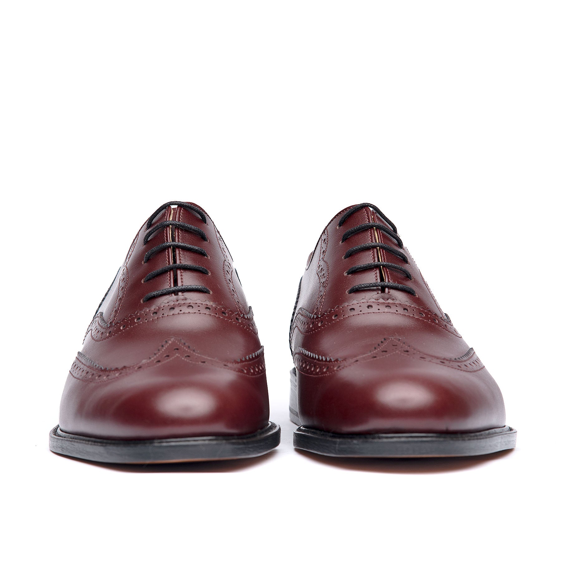 Burgundy brogues with closed laced system and beautiful patina on the toe cap