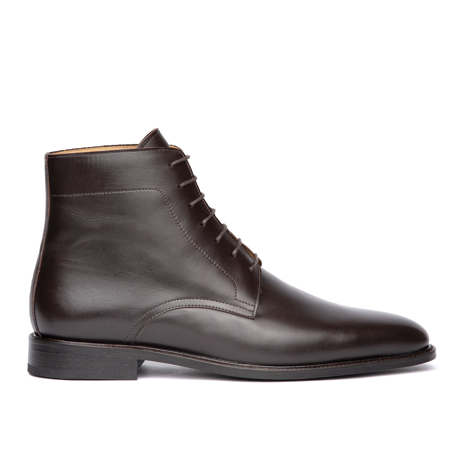 Mens brown dress boots featuring full grain leather and blake rapid stitched construction.