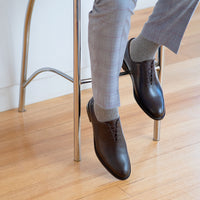 The wholecut design makes it the best mens oxford dress shoes brown for both smart and casual outfit in every settings



 paired immaculately with designer tailored suit