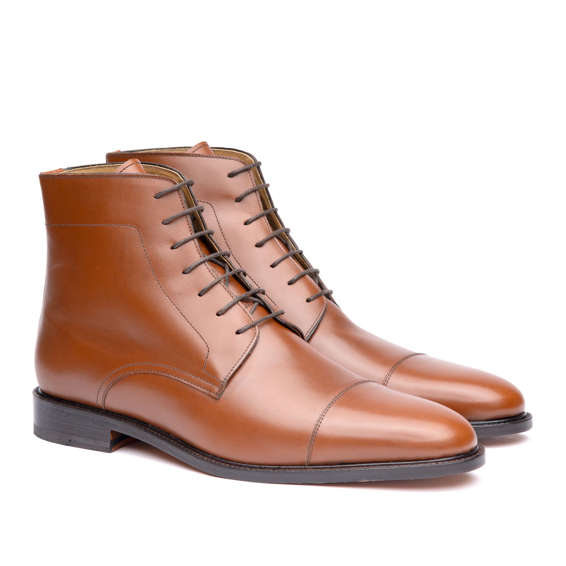 Mens tan boots featuring lace up fastening, fully lined with soft leather and blake rapid stitched construction