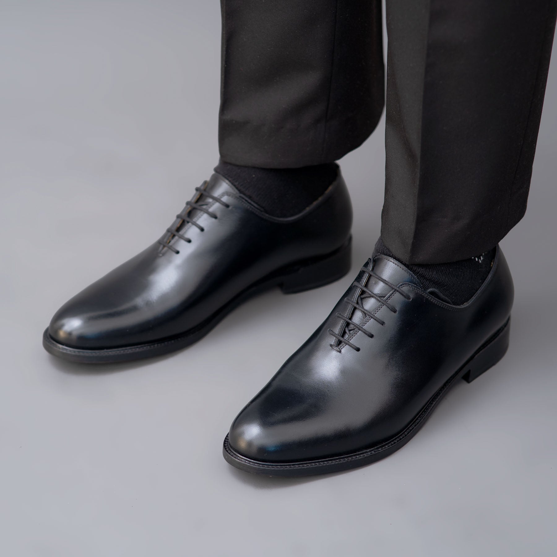 The black Oxford wholecut is the perfect office shoes for men and pairs nicely trousers and slim fit shirts