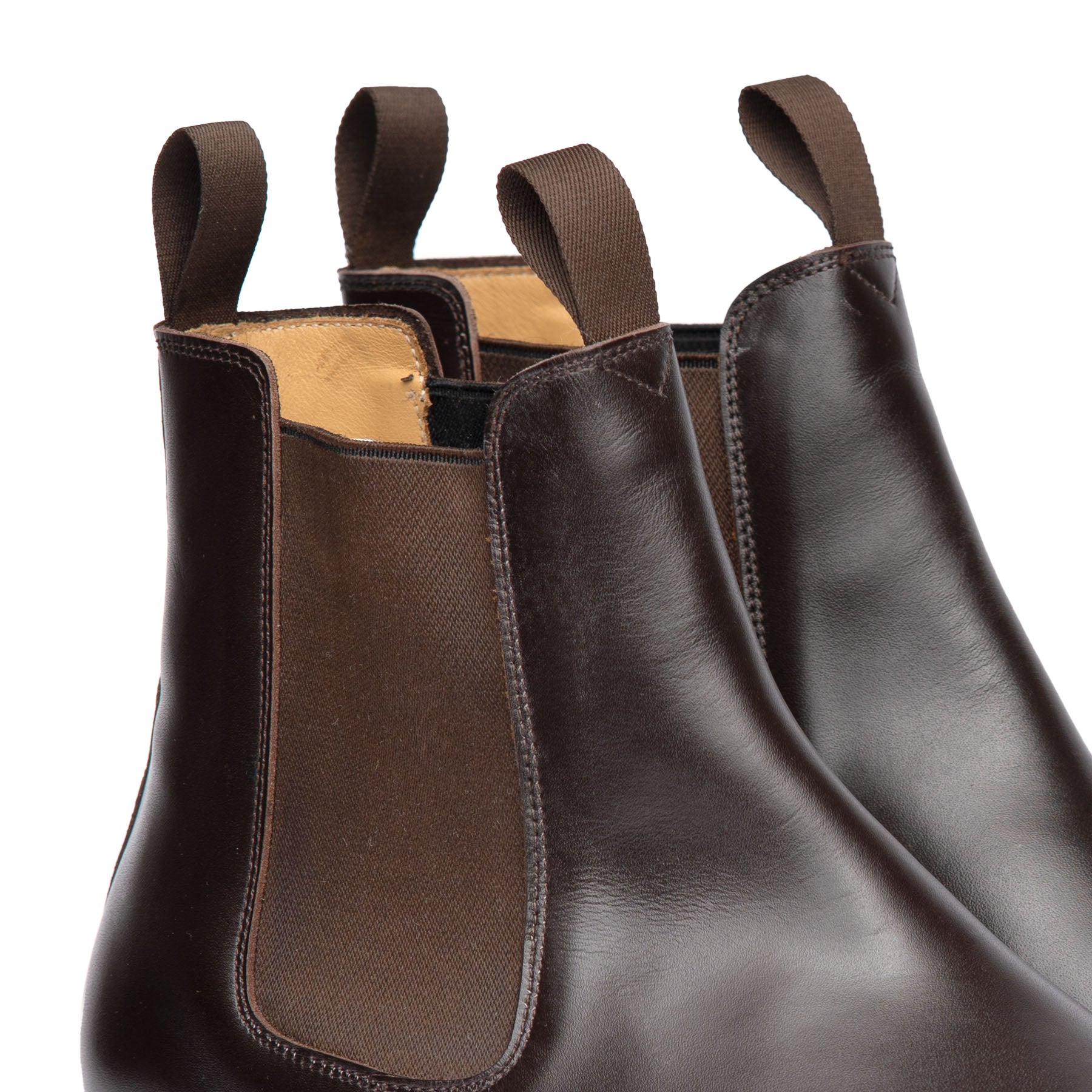 Wholecut chelsea boots built from single calf leather for the upper with elastic side panel